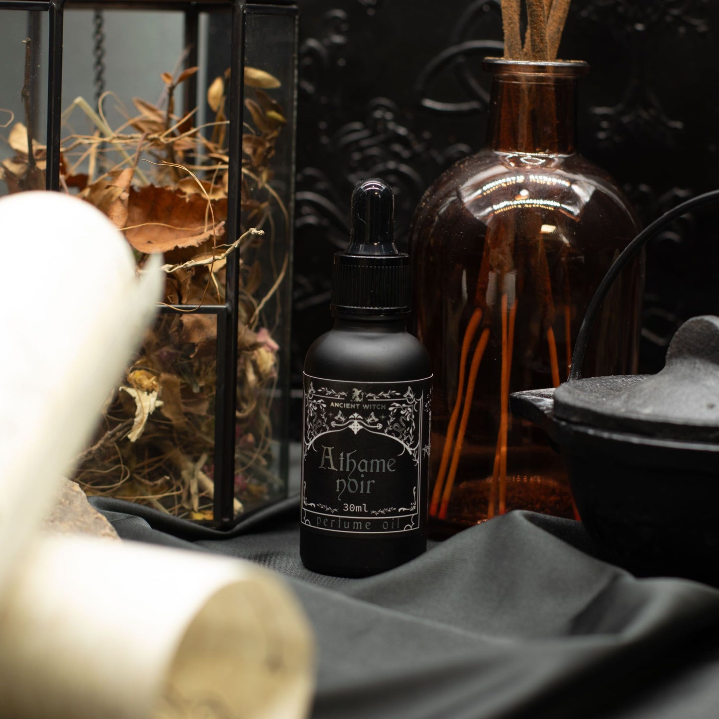 ATHEME NOIR Ancient Witch Perfume Oil - Clean and Quietly Intense