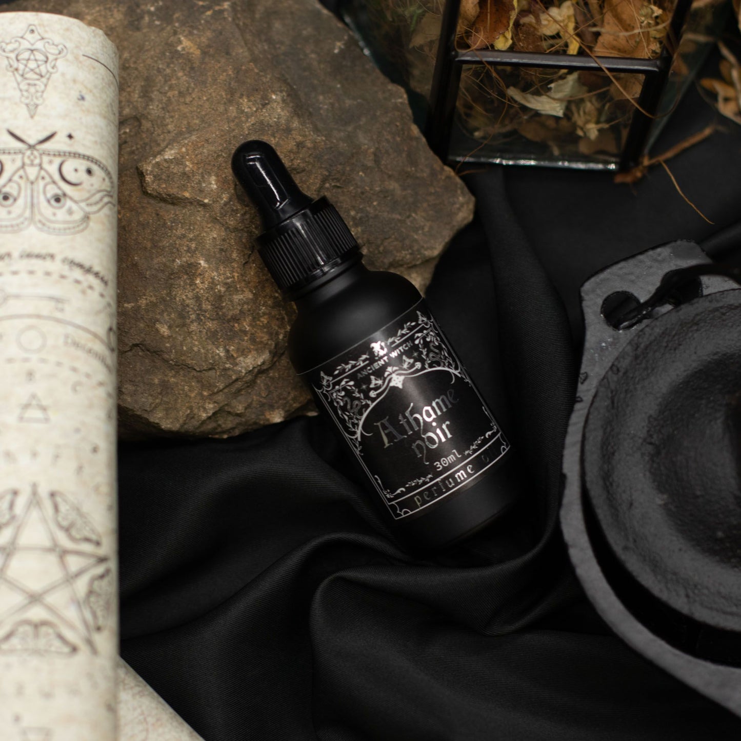 ATHEME NOIR Ancient Witch Perfume Oil - Clean and Quietly Intense